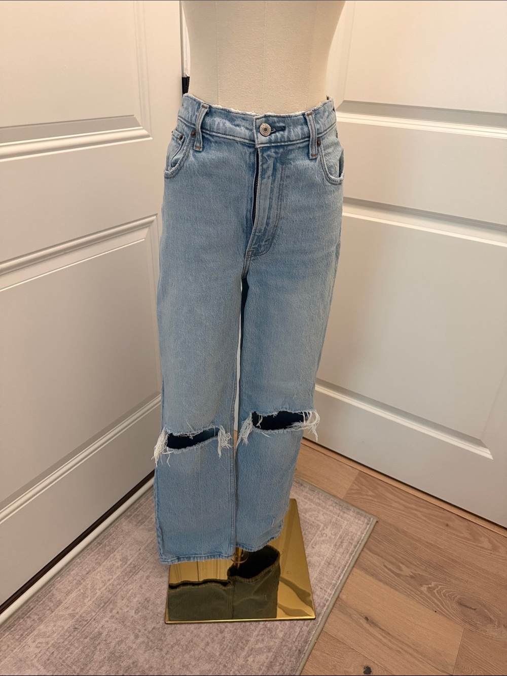 Abercrombie & Fitch 90’s Straight ultra Light Blue Distressed Jeans